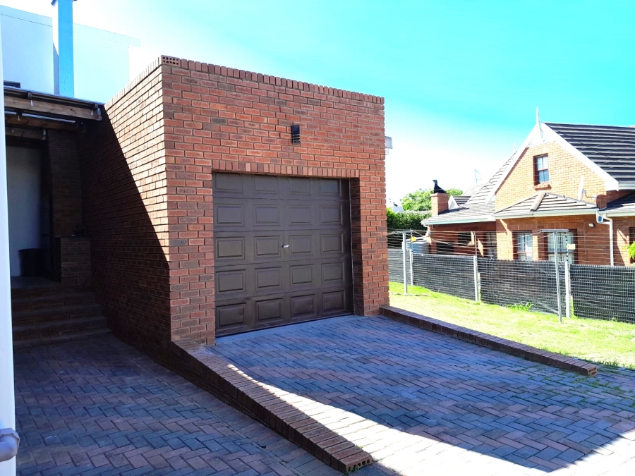 To Let 4 Bedroom Property for Rent in Vanes Estate Eastern Cape